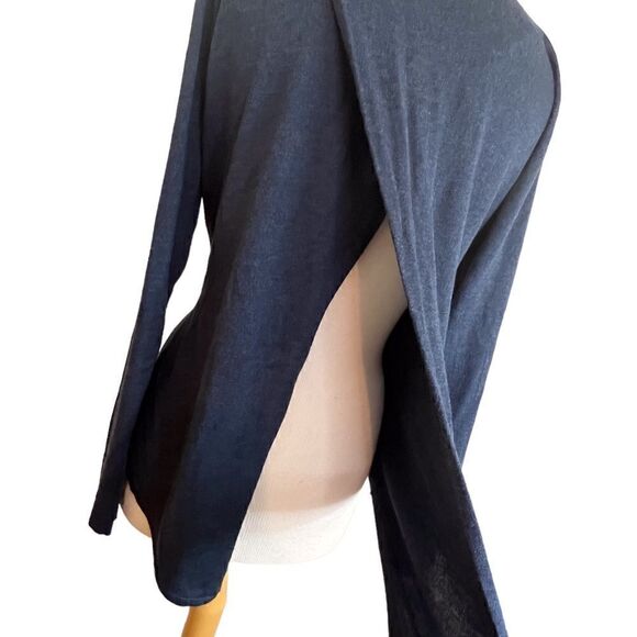 Zuba Athletic wear. Navy blue soft t-shirt/sweater.✔️ out the back! - Picture 4 of 9